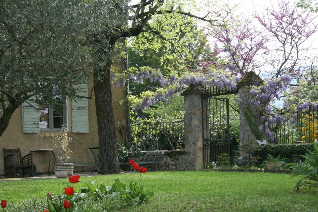 Le Domaine Des Rouges Queues Hotel Chateaudouble  Bagian luar foto