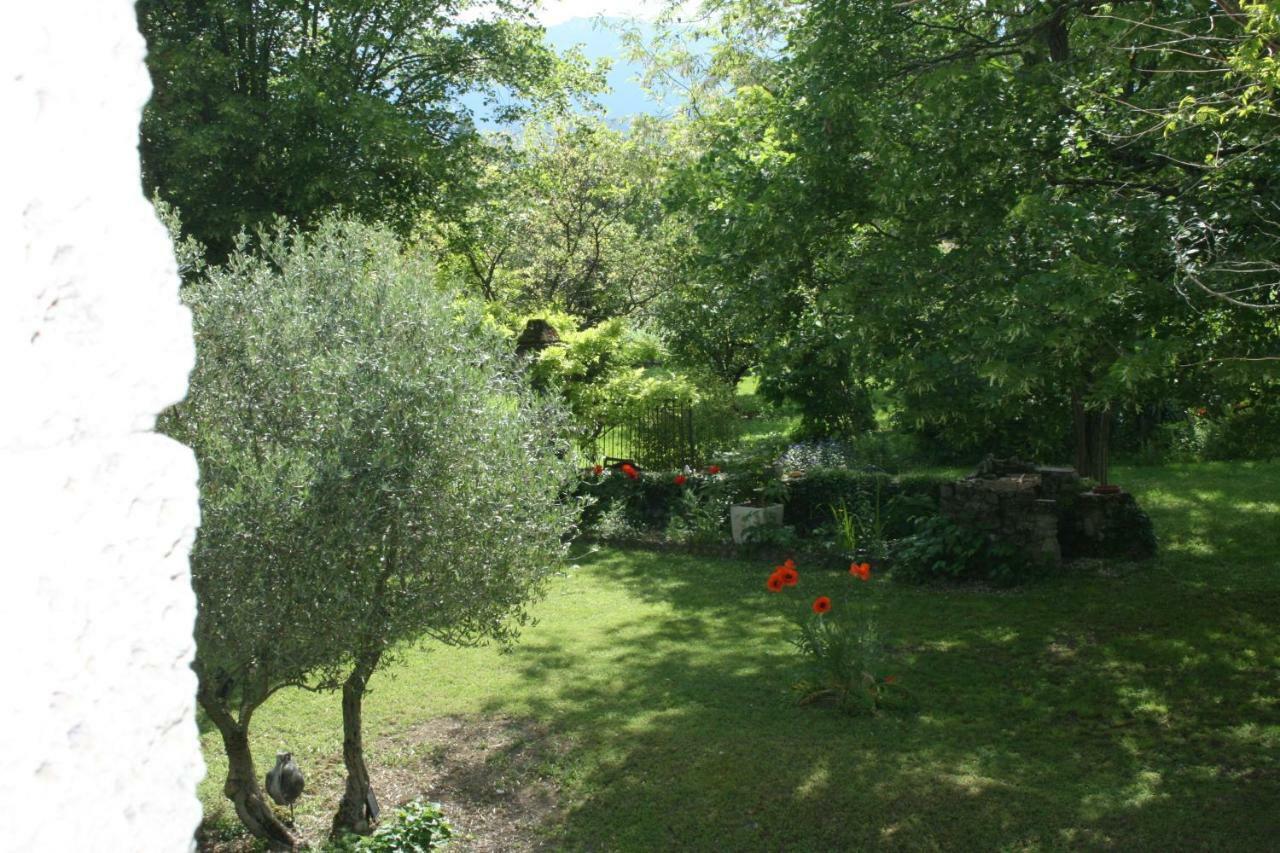 Le Domaine Des Rouges Queues Hotel Chateaudouble  Bagian luar foto