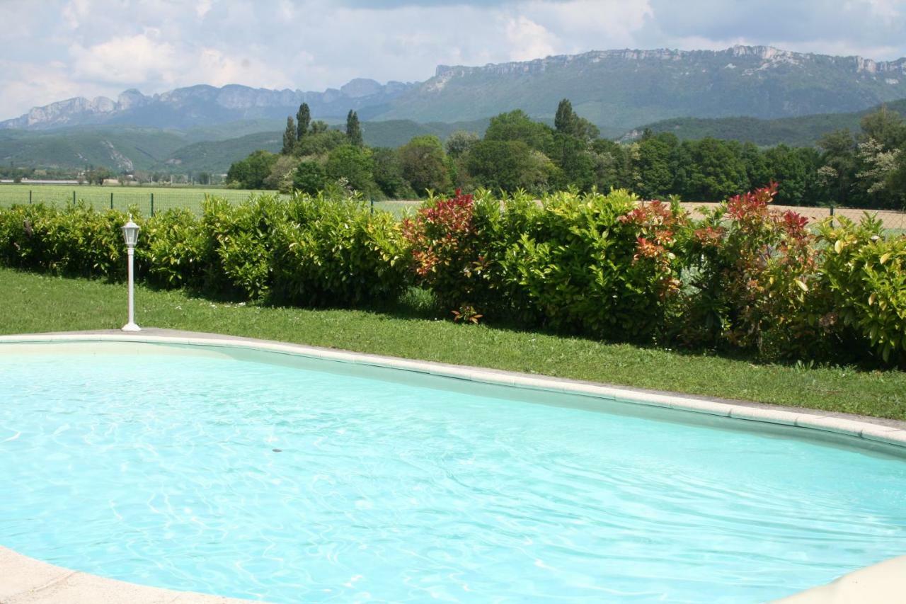 Le Domaine Des Rouges Queues Hotel Chateaudouble  Bagian luar foto