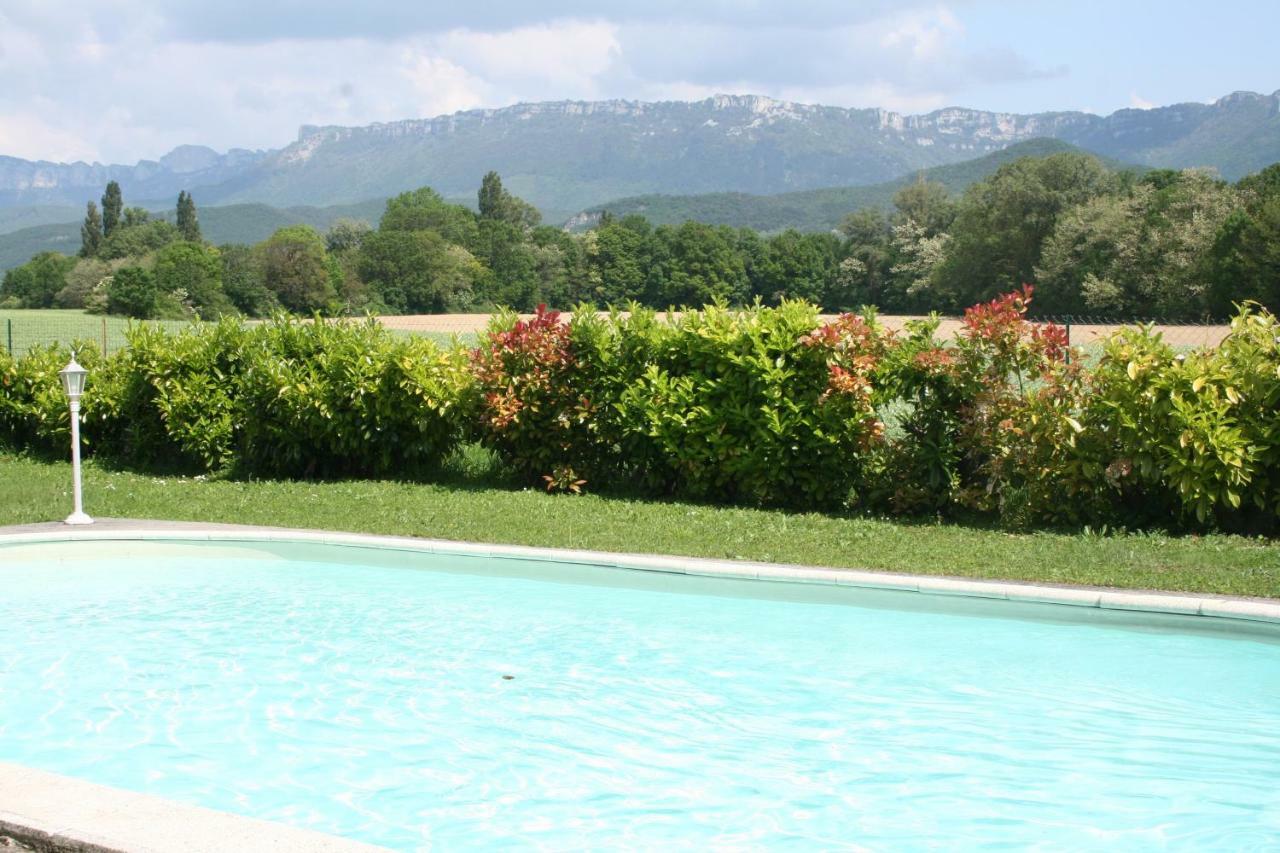 Le Domaine Des Rouges Queues Hotel Chateaudouble  Bagian luar foto