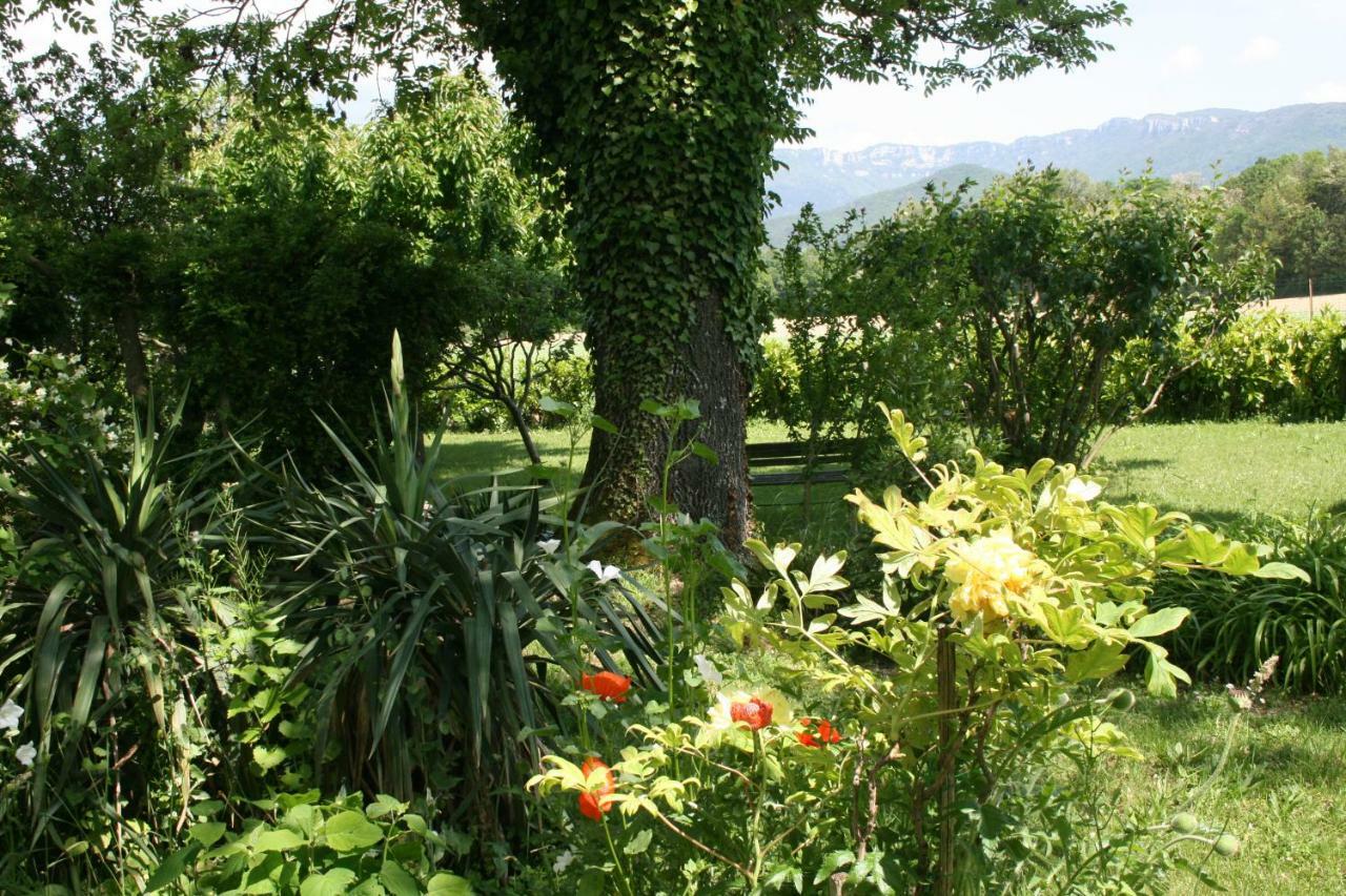 Le Domaine Des Rouges Queues Hotel Chateaudouble  Bagian luar foto